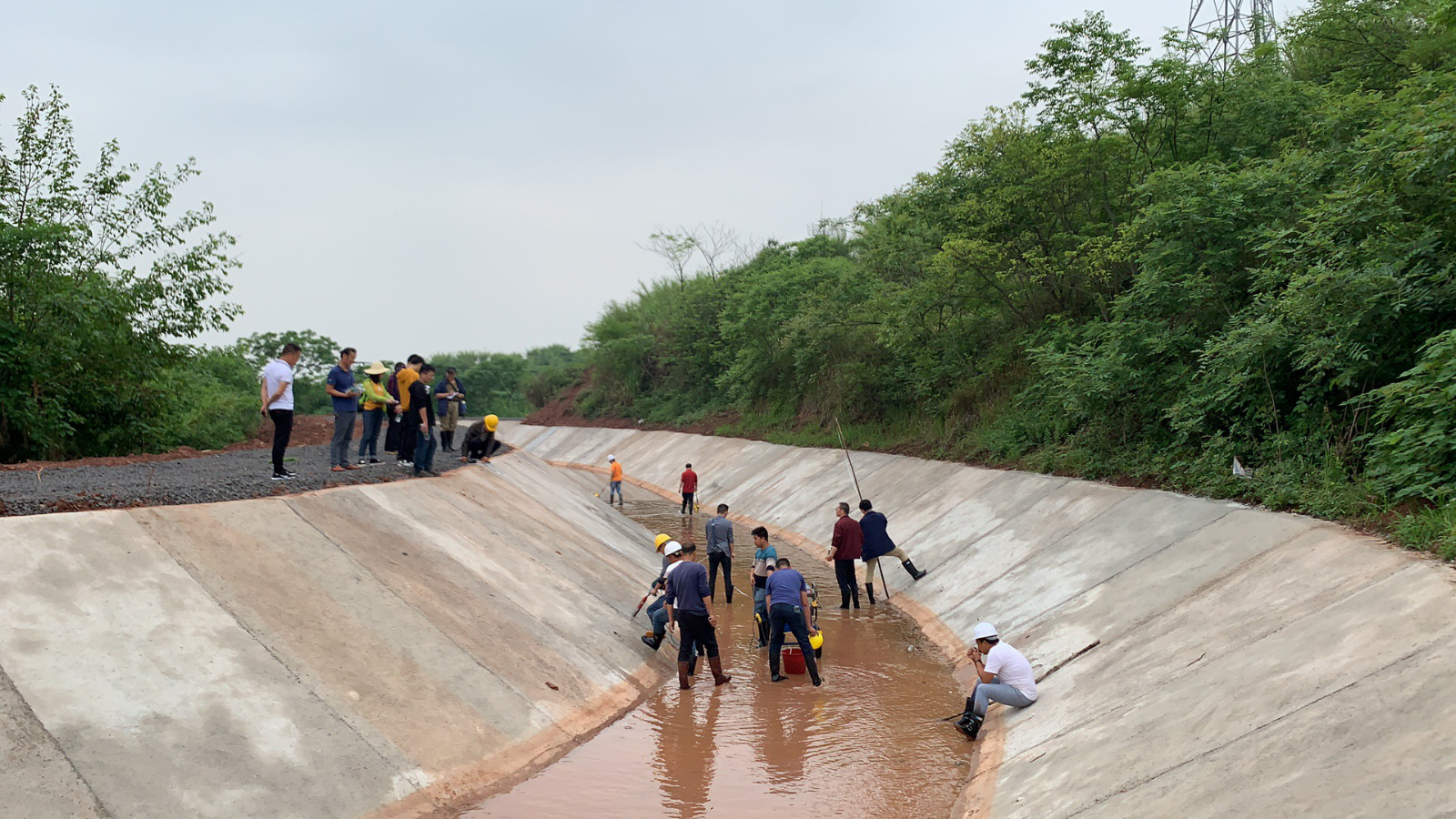 <b>湖南省欧阳海灌区2018年度续建配套与节水改造项目施工第一标西支干渠通过初</b>